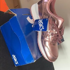 ASICS SIZE 8 ROSE GOLD